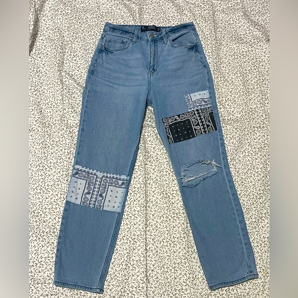 Hollister ultra high-rise mom jeans,vintage stretch, W26, L27.